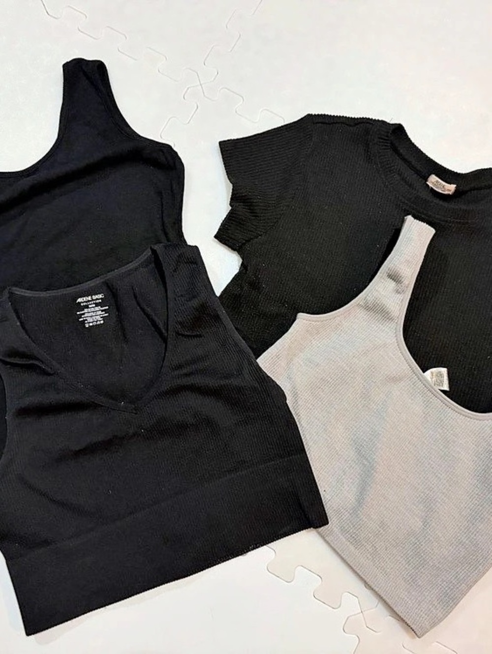 ARDENE BASIC Collection bundle of 4 Seamless Ribbed Tank Tops Black & Gray Mediu